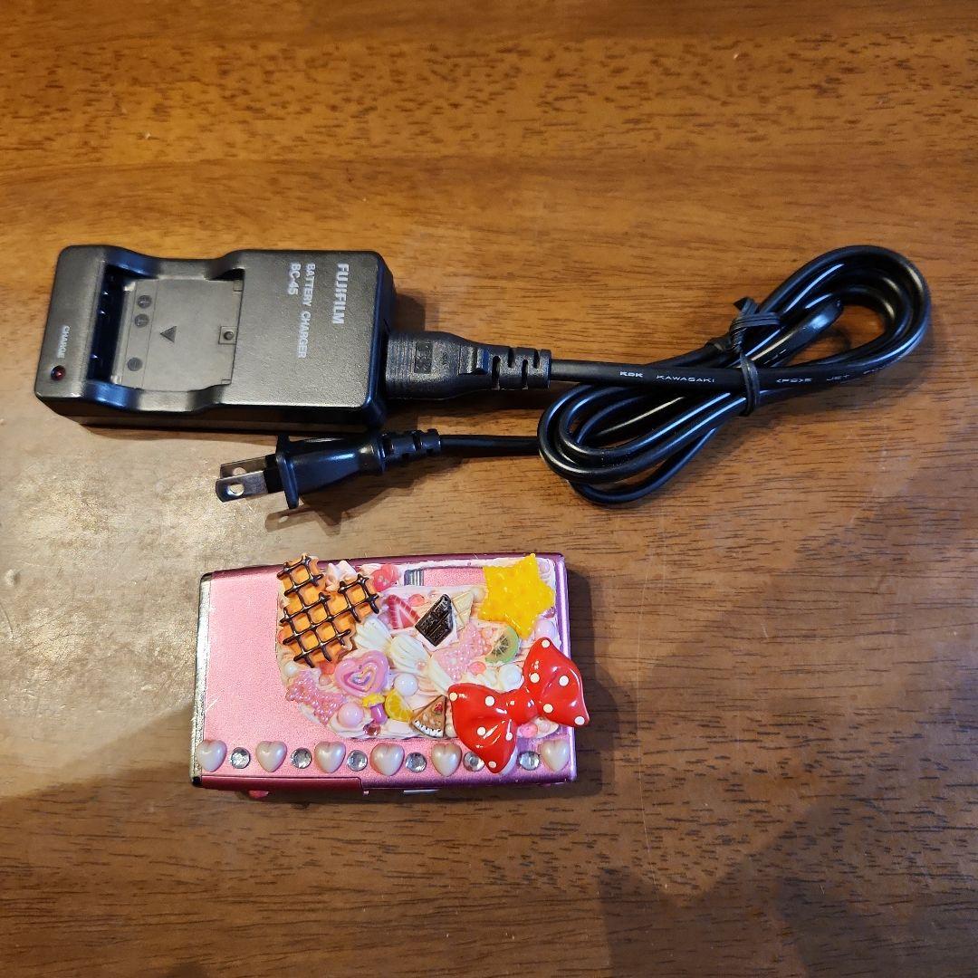 富士フィルム デジタルカメラ ピンク　レトロ デコレーション