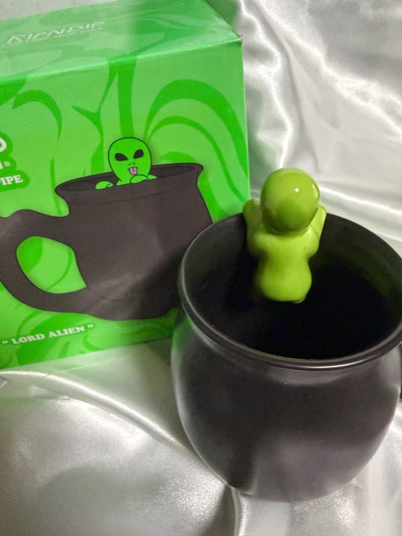 RIPNDIP Lord Alien マグカップ