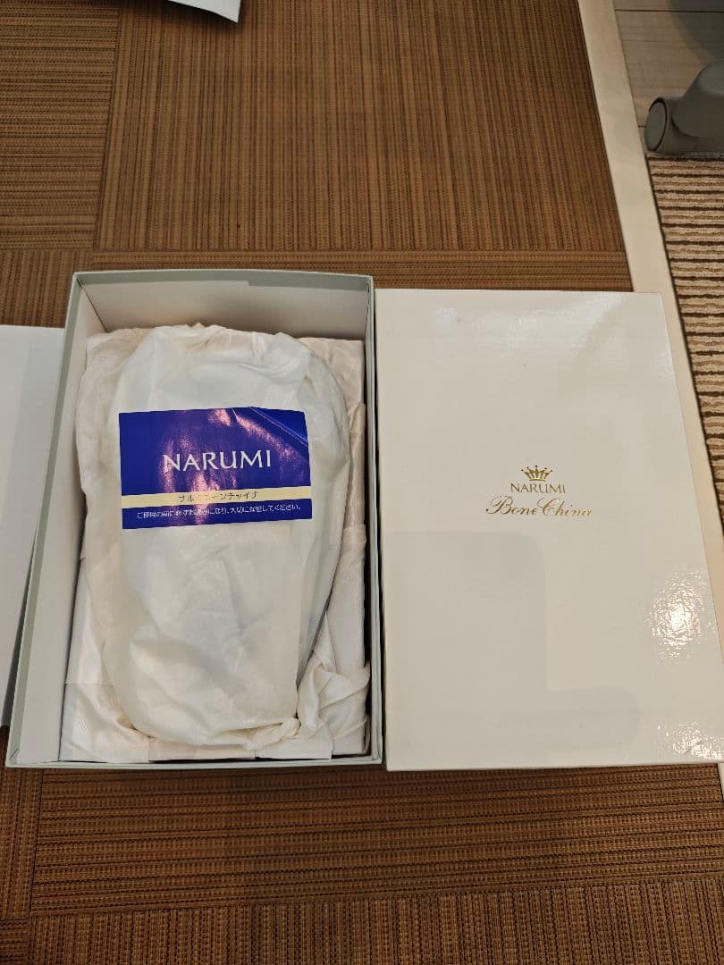 NARUMI 青と白の花瓶 24cm×φ14cm