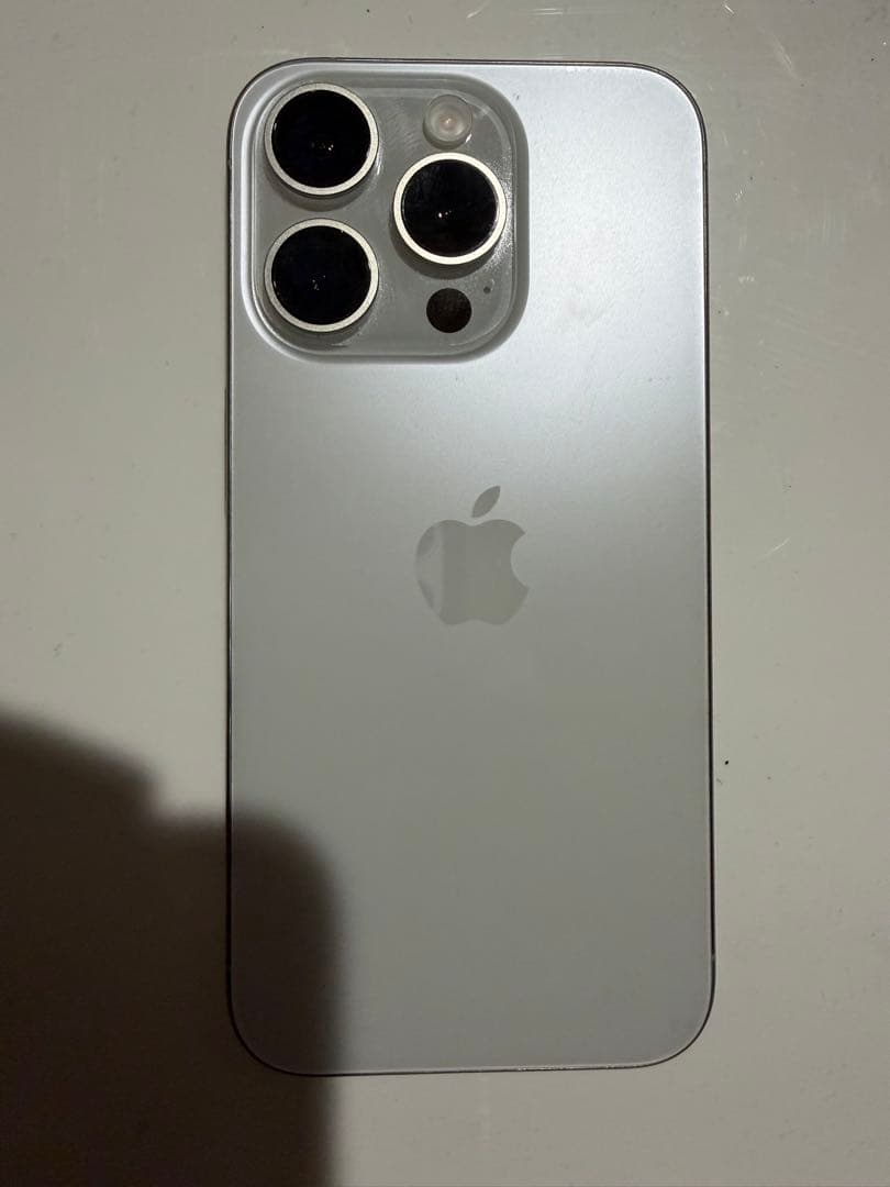 Apple iPhone 15 Pro ホワイトチタニウム　128GB