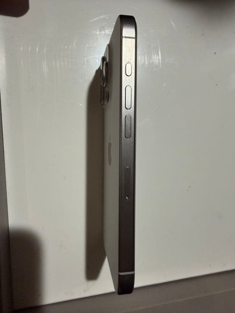 Apple iPhone 15 Pro ホワイトチタニウム　128GB