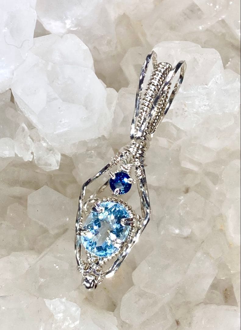 アクアマリン　ブルーサファイア　ペンダントトップ　ワイヤージュエリー