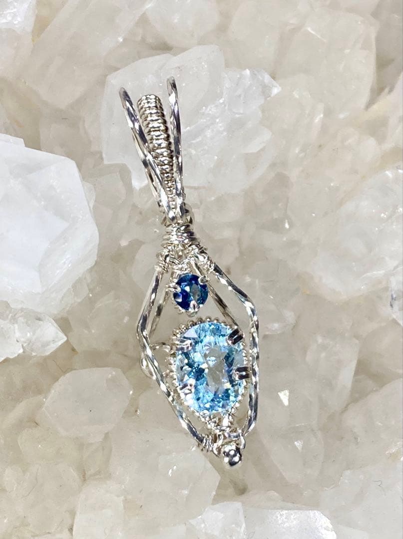 アクアマリン　ブルーサファイア　ペンダントトップ　ワイヤージュエリー