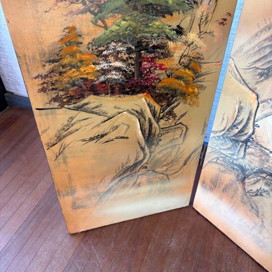 美しい金色風景画と黒色花模様のパーテーション