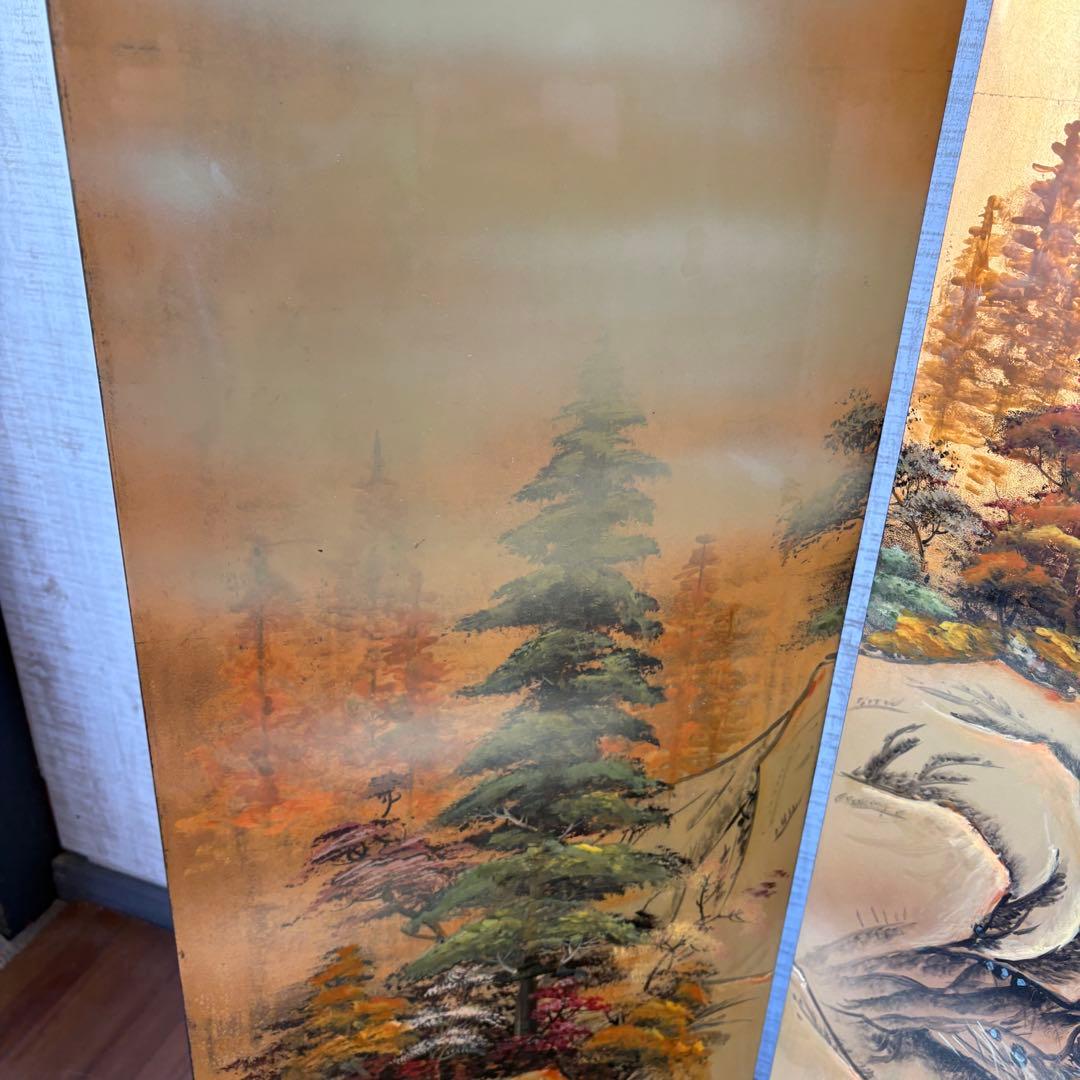 美しい金色風景画と黒色花模様のパーテーション