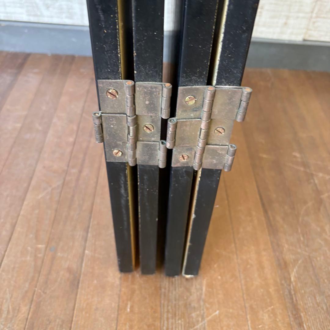 美しい金色風景画と黒色花模様のパーテーション