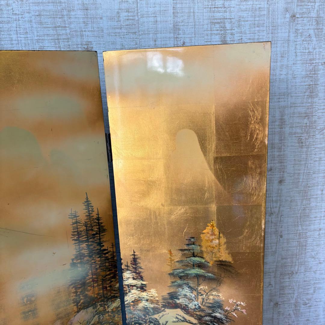 美しい金色風景画と黒色花模様のパーテーション