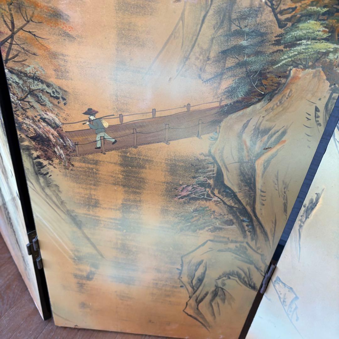 美しい金色風景画と黒色花模様のパーテーション