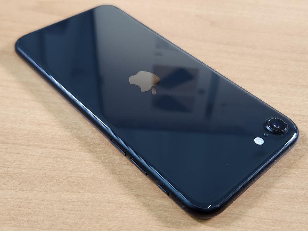 031600C iPhone SE A2296 64GB 第2世代