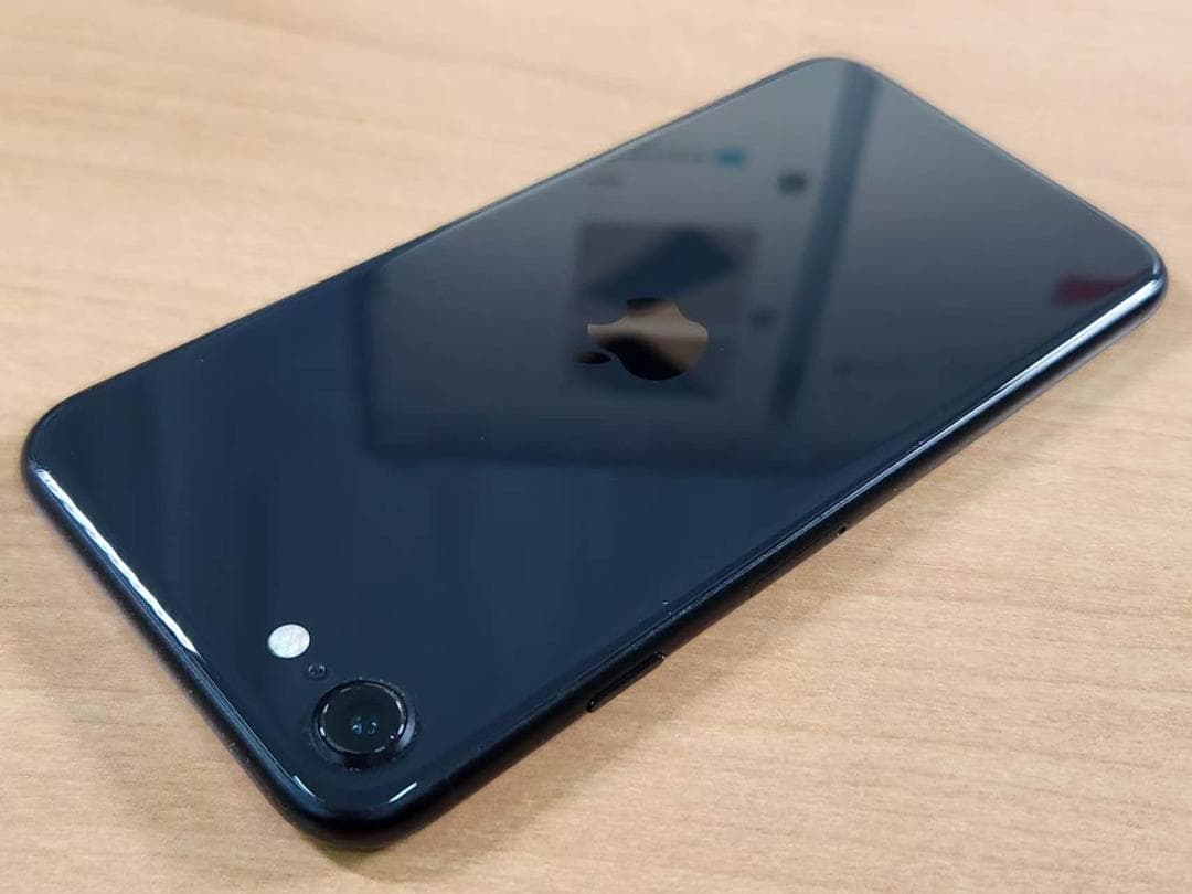 031600C iPhone SE A2296 64GB 第2世代