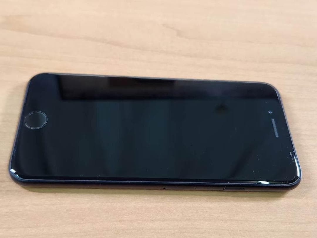 031600C iPhone SE A2296 64GB 第2世代