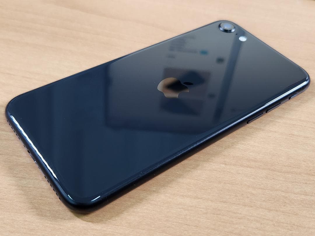 031600C iPhone SE A2296 64GB 第2世代