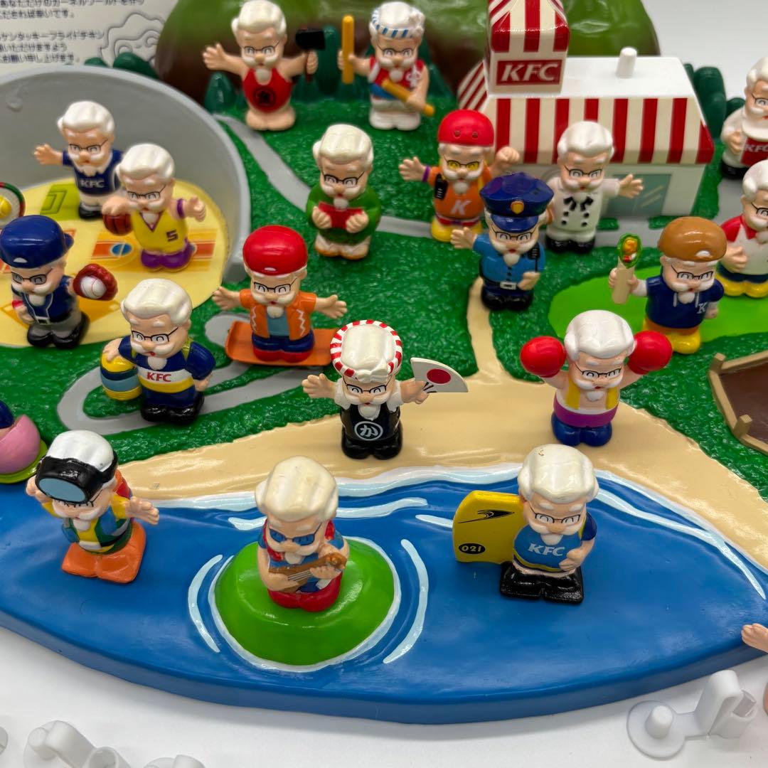KFC カーネルフィギュア 2001 ディスプレイ台 ストローホルダー セット