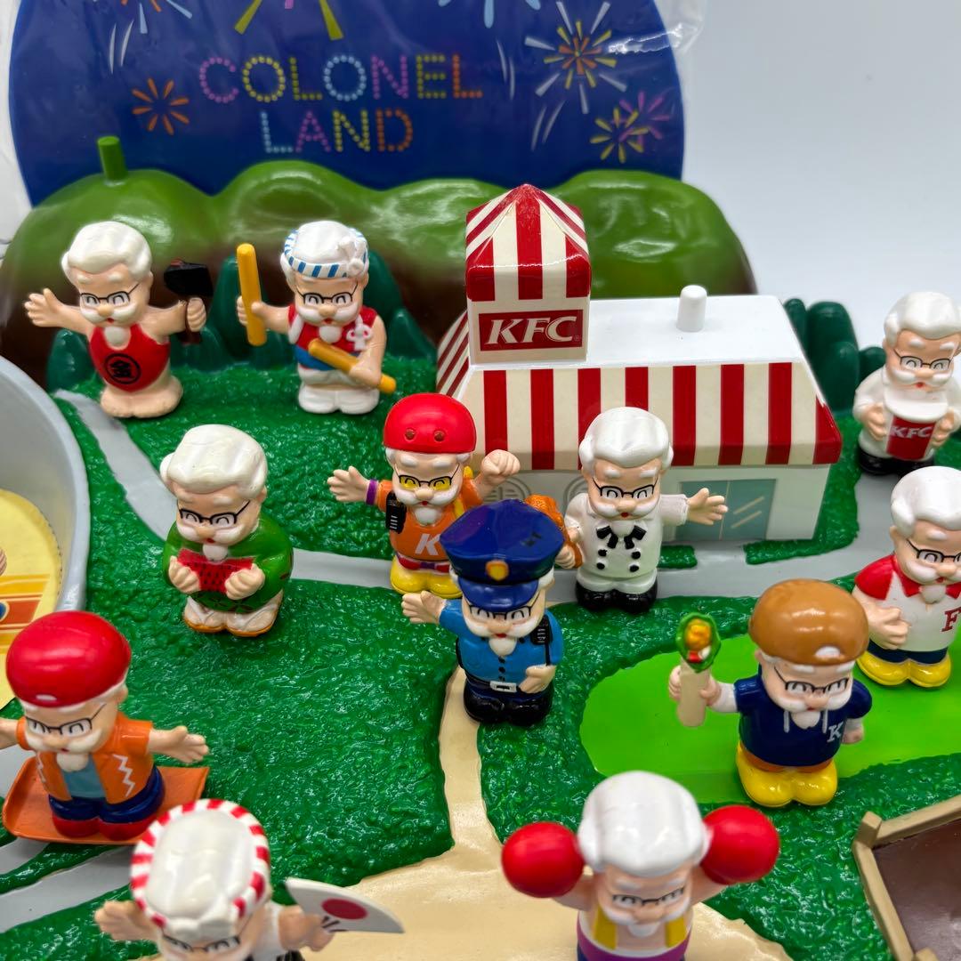 KFC カーネルフィギュア 2001 ディスプレイ台 ストローホルダー セット
