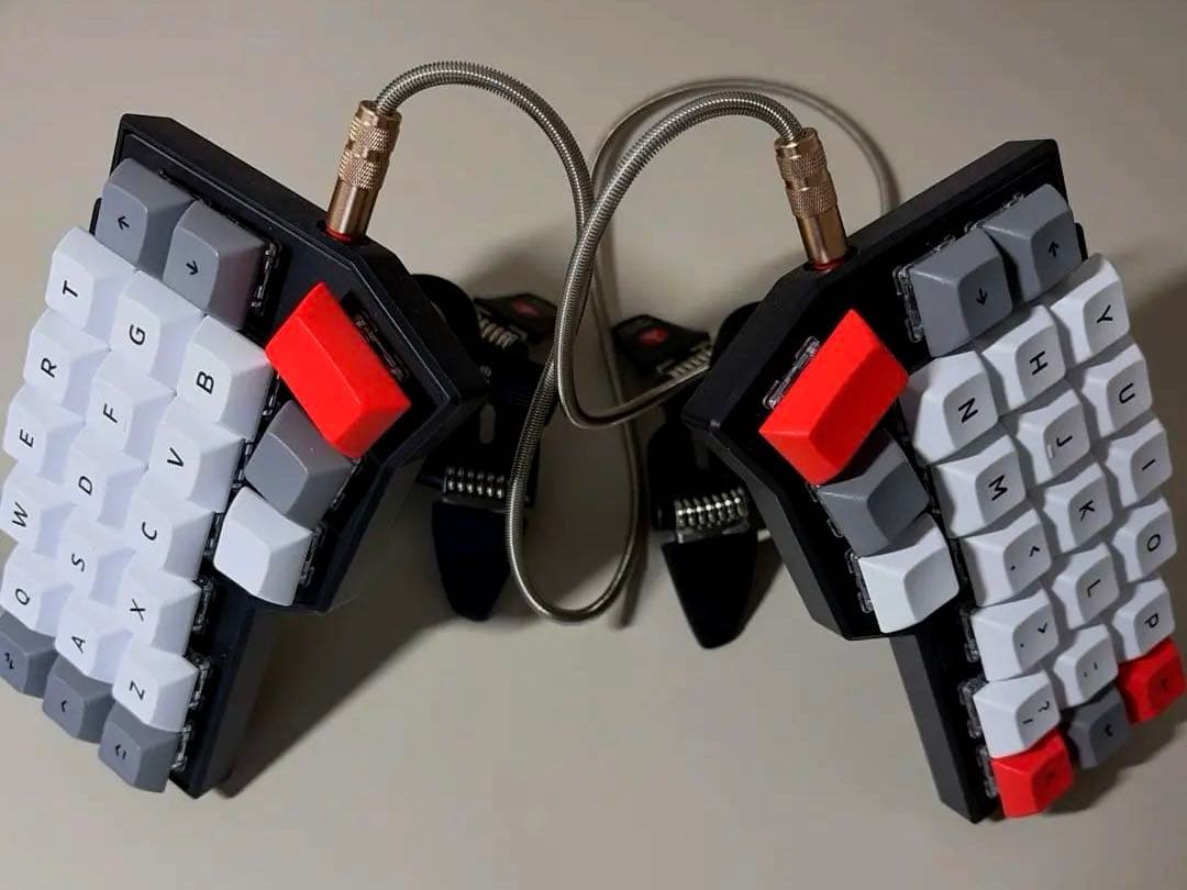 B*T様 【テンティング・分割キーボード】Corne V4 Cherry 台座セ