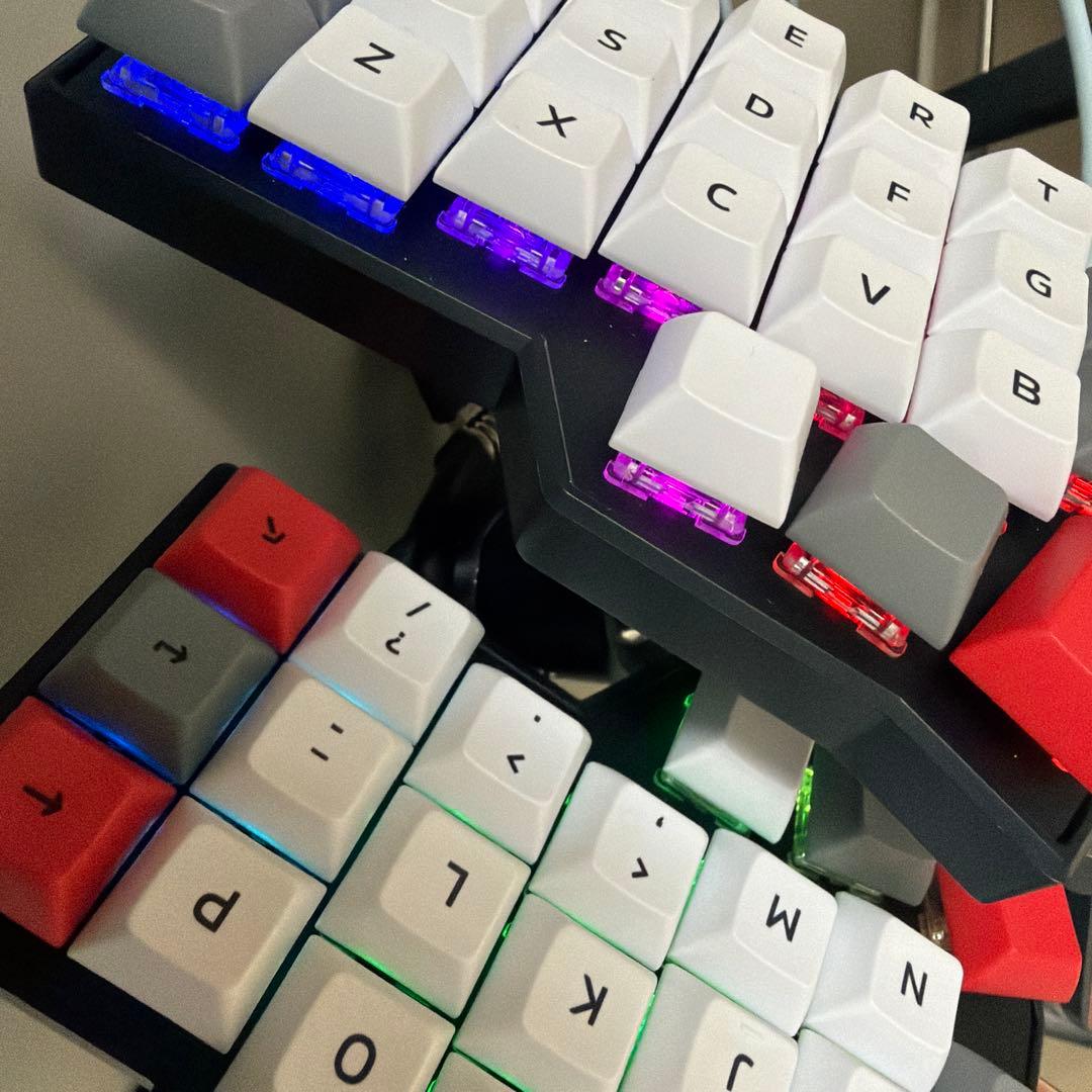 B*T様 【テンティング・分割キーボード】Corne V4 Cherry 台座セ