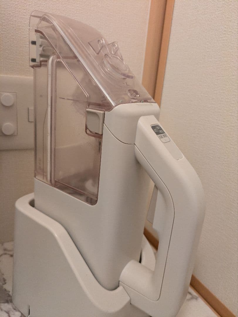 (使用一回)アイリスオーヤマ　コードレスハンディークリーナー　RNS-B200D