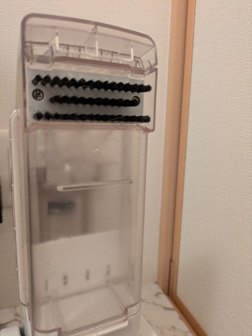 (使用一回)アイリスオーヤマ　コードレスハンディークリーナー　RNS-B200D