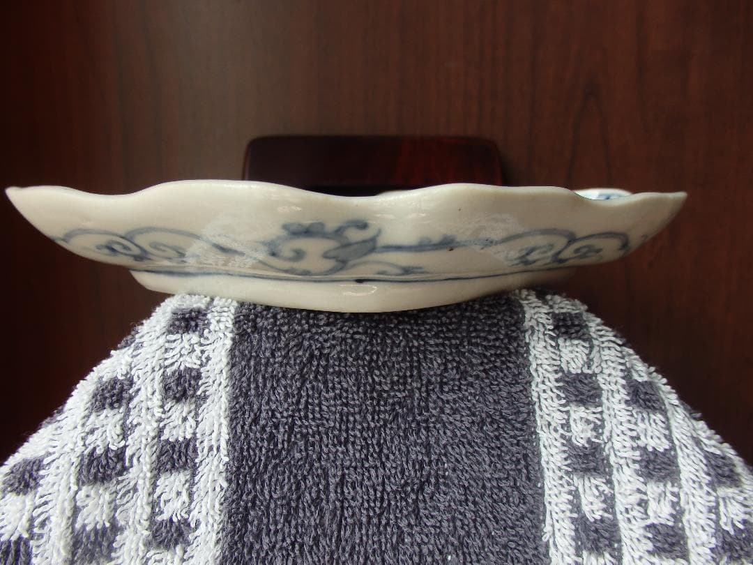 江戸中期　古伊万里　金襴色絵染付　花唐草　菱形皿　成化年製銘