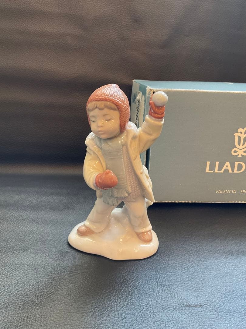 リヤドロ　雪合戦しよう　置物