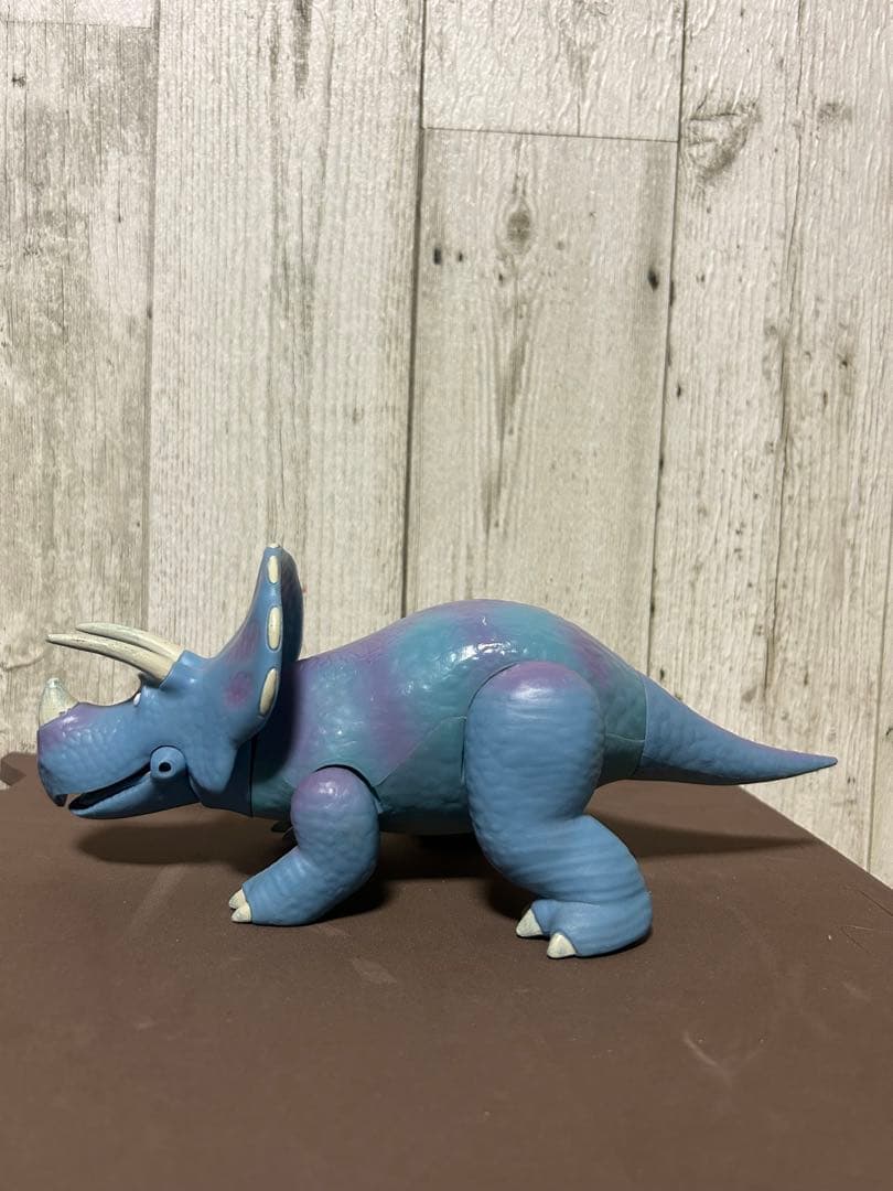 トイストーリー　トリクシー　フィギュア