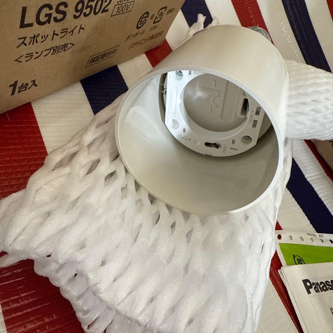 AAA　新品パナソニックスポットライト2個LGS9502 配線ダクト取付型