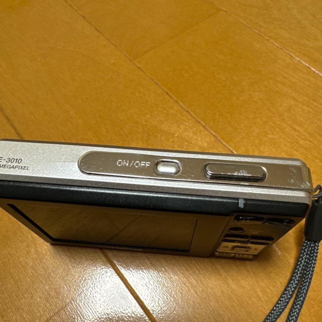 ジ*ン様 オリンパス FE-3010 デジカメ 12MP 動作品 SD2GB・充