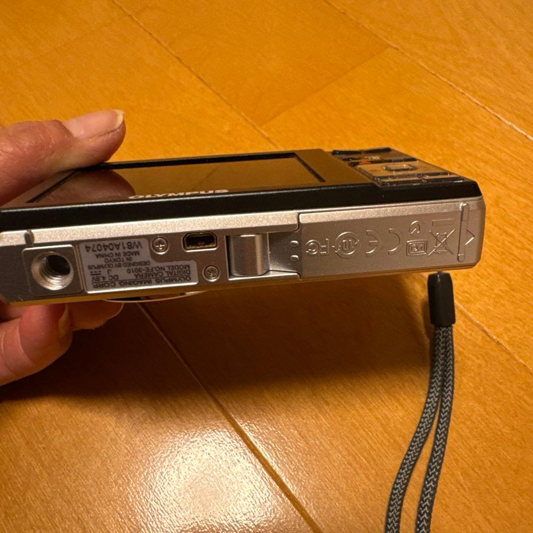 ジ*ン様 オリンパス FE-3010 デジカメ 12MP 動作品 SD2GB・充