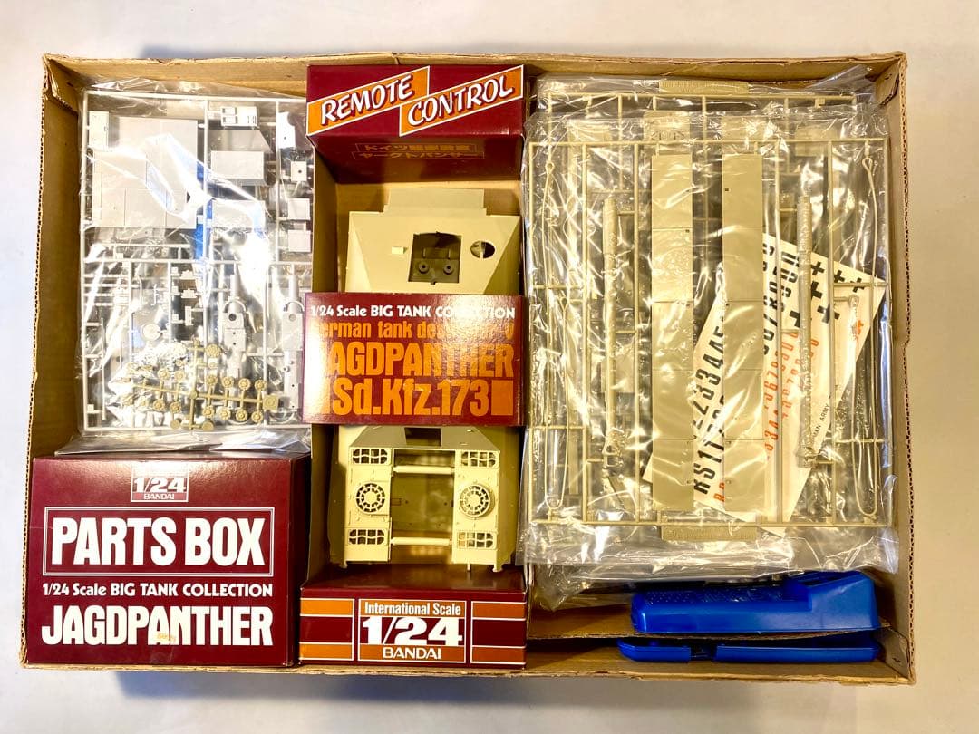 昭和レトロ バンダイ 1/24 ヤークトパンター ヴィンテージ　迫力の箱絵