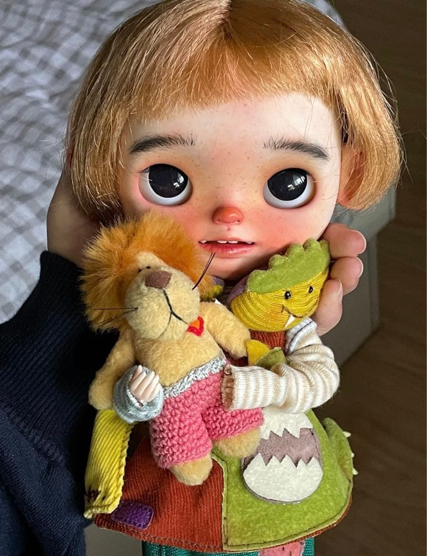 カスタムブライス 海外作家様 笑顔 悪戯っ子 かわいい 太眉 まんまる