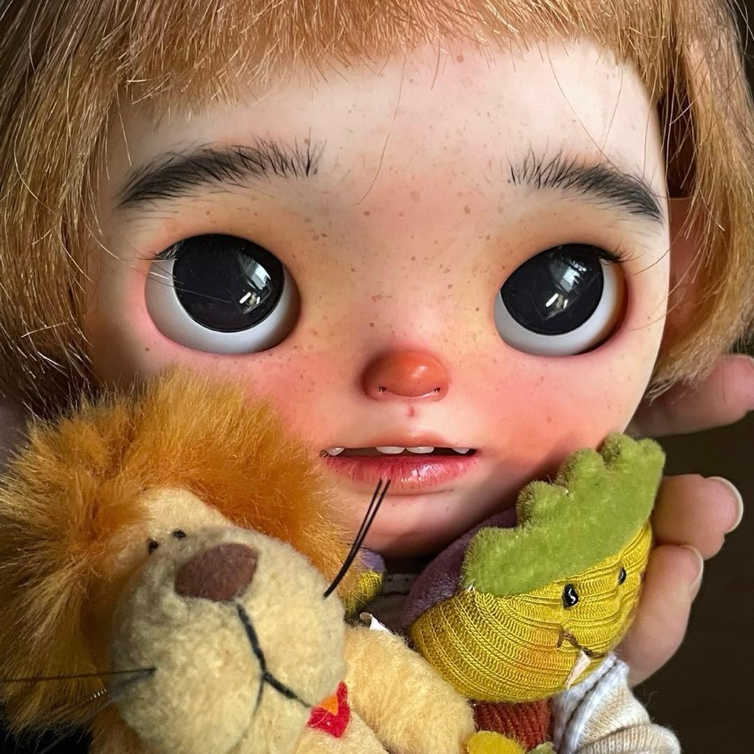 カスタムブライス 海外作家様 笑顔 悪戯っ子 かわいい 太眉 まんまる