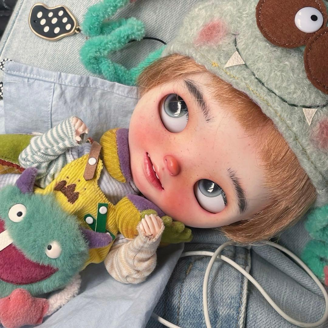 カスタムブライス 海外作家様 笑顔 悪戯っ子 かわいい 太眉 まんまる