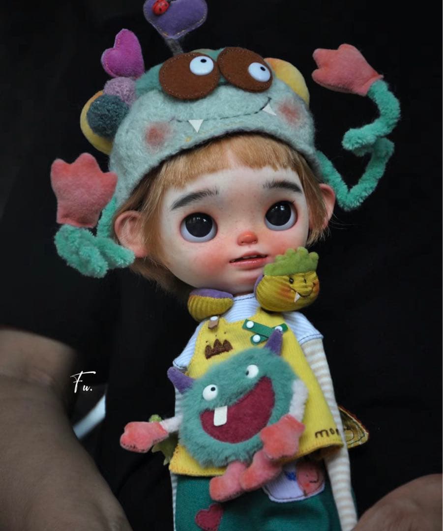 カスタムブライス 海外作家様 笑顔 悪戯っ子 かわいい 太眉 まんまる