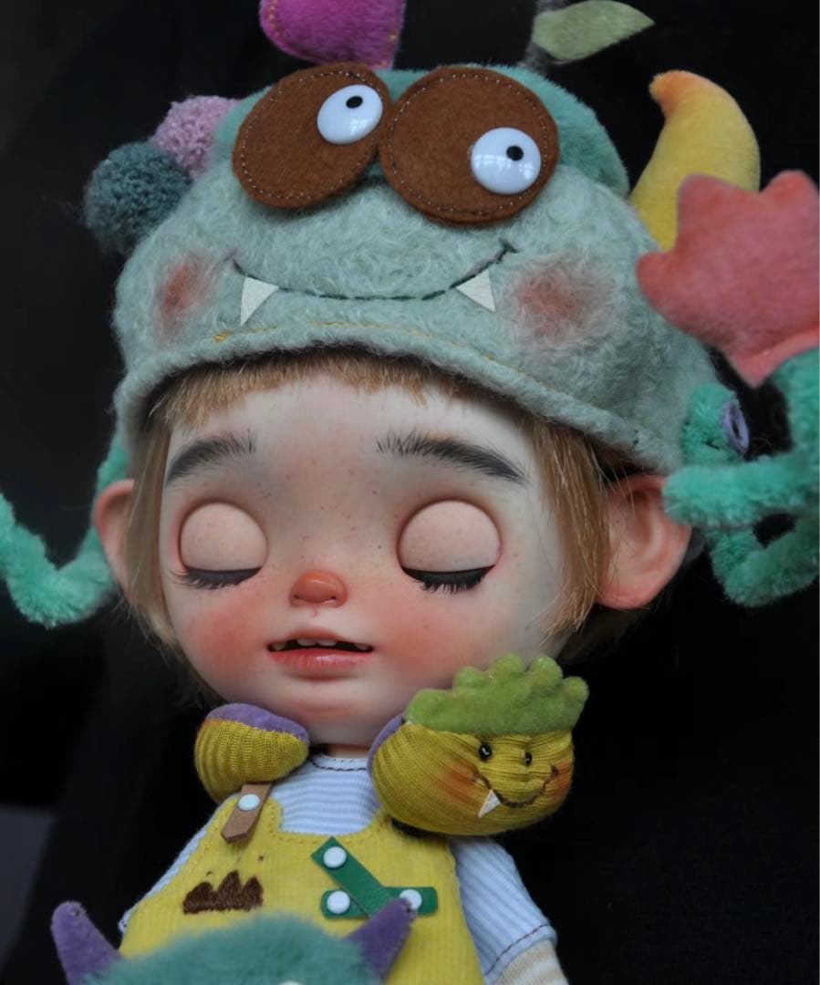 カスタムブライス 海外作家様 笑顔 悪戯っ子 かわいい 太眉 まんまる