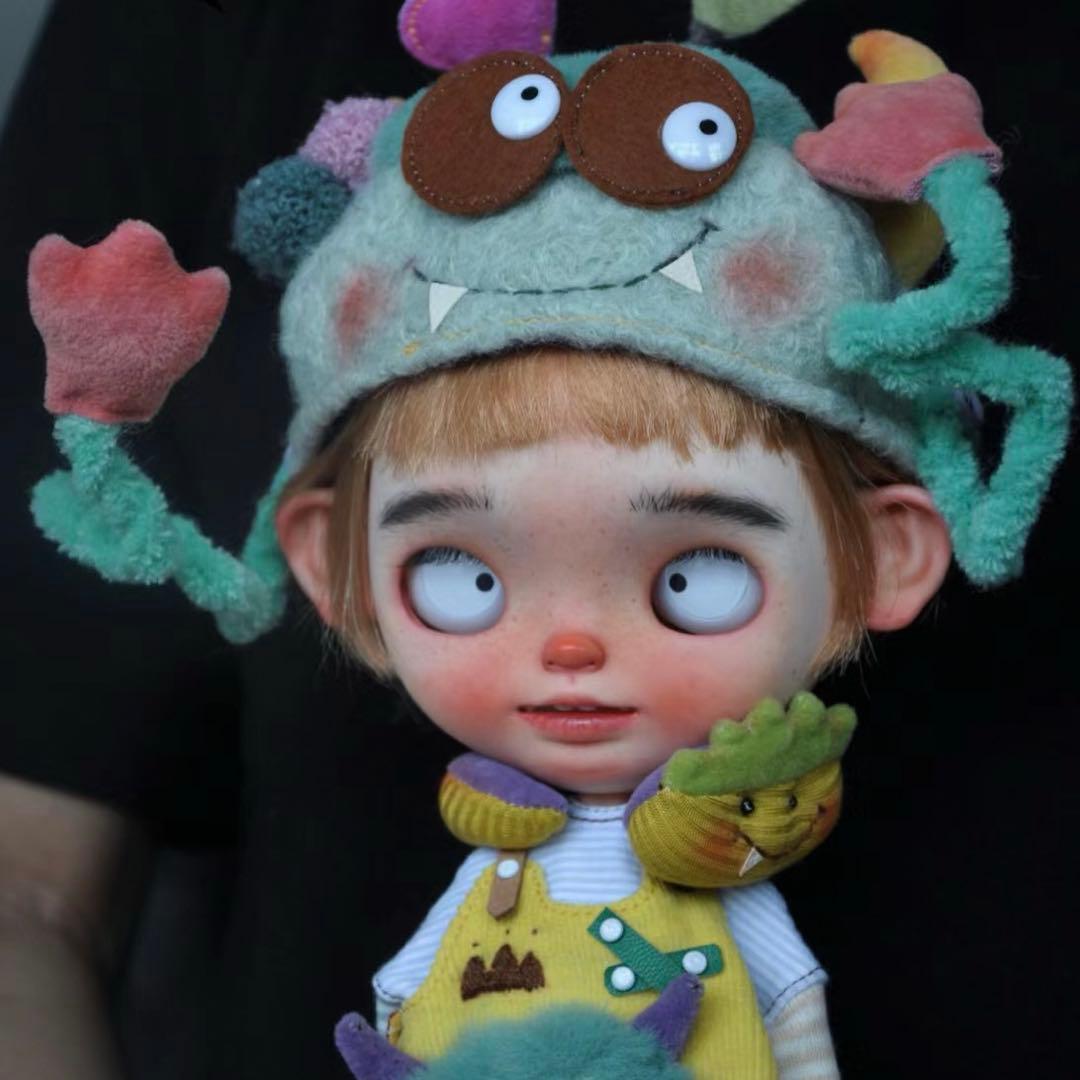 カスタムブライス 海外作家様 笑顔 悪戯っ子 かわいい 太眉 まんまる