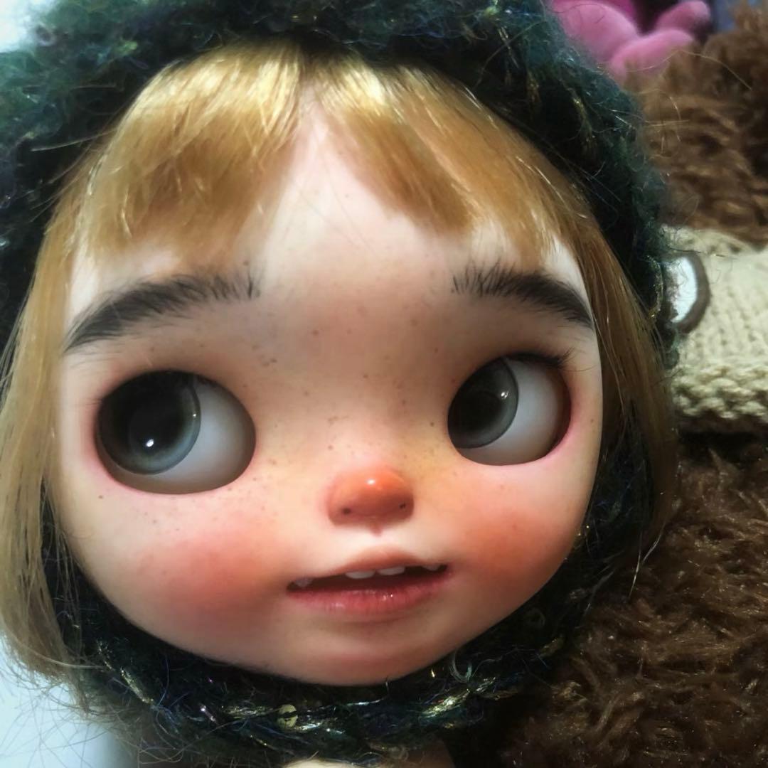 カスタムブライス 海外作家様 笑顔 悪戯っ子 かわいい 太眉 まんまる