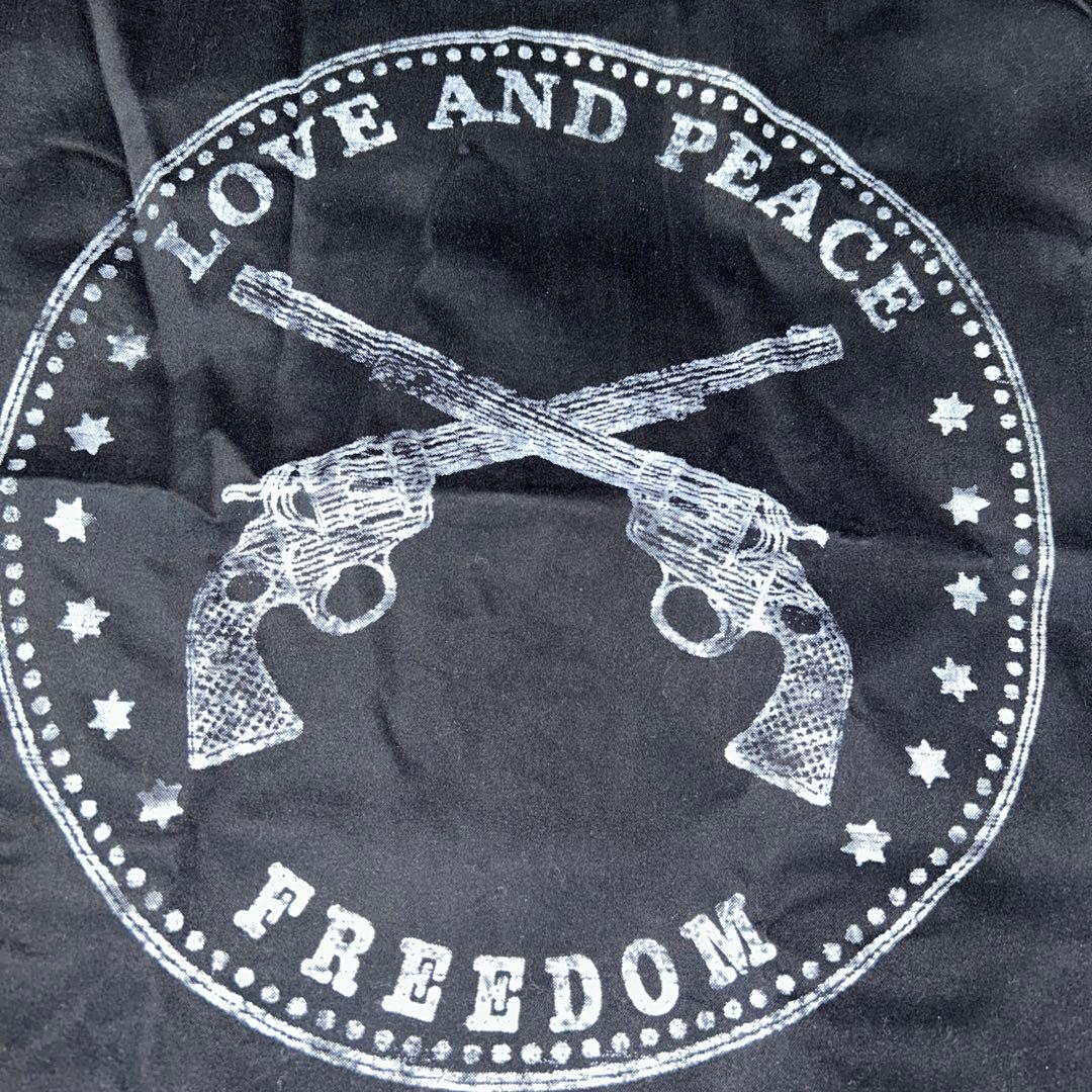 レア　ロアー　roar LOVE AND PEACE ブラッククッションカバー