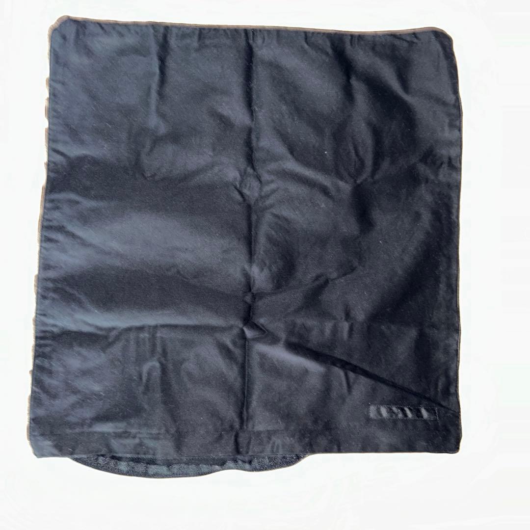 レア　ロアー　roar LOVE AND PEACE ブラッククッションカバー