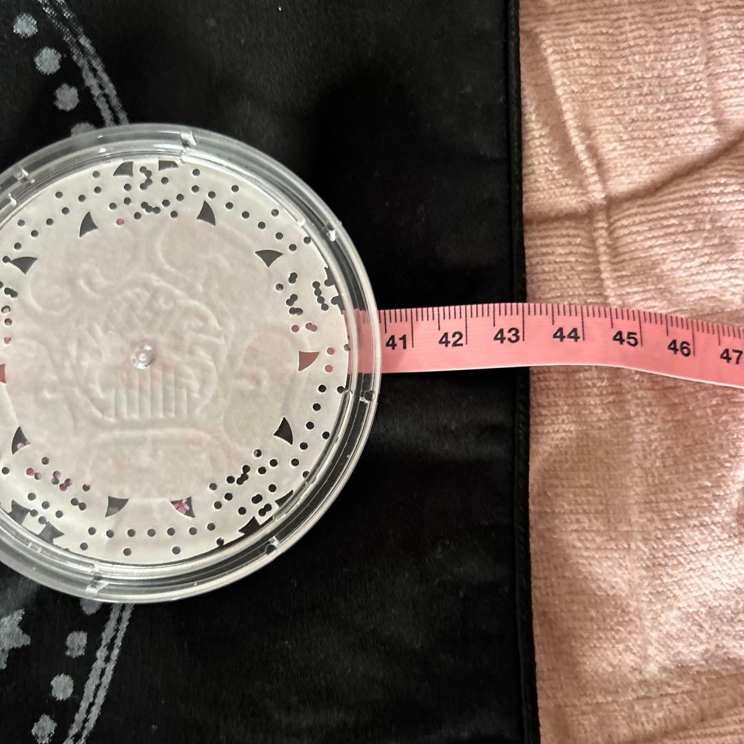 レア　ロアー　roar LOVE AND PEACE ブラッククッションカバー