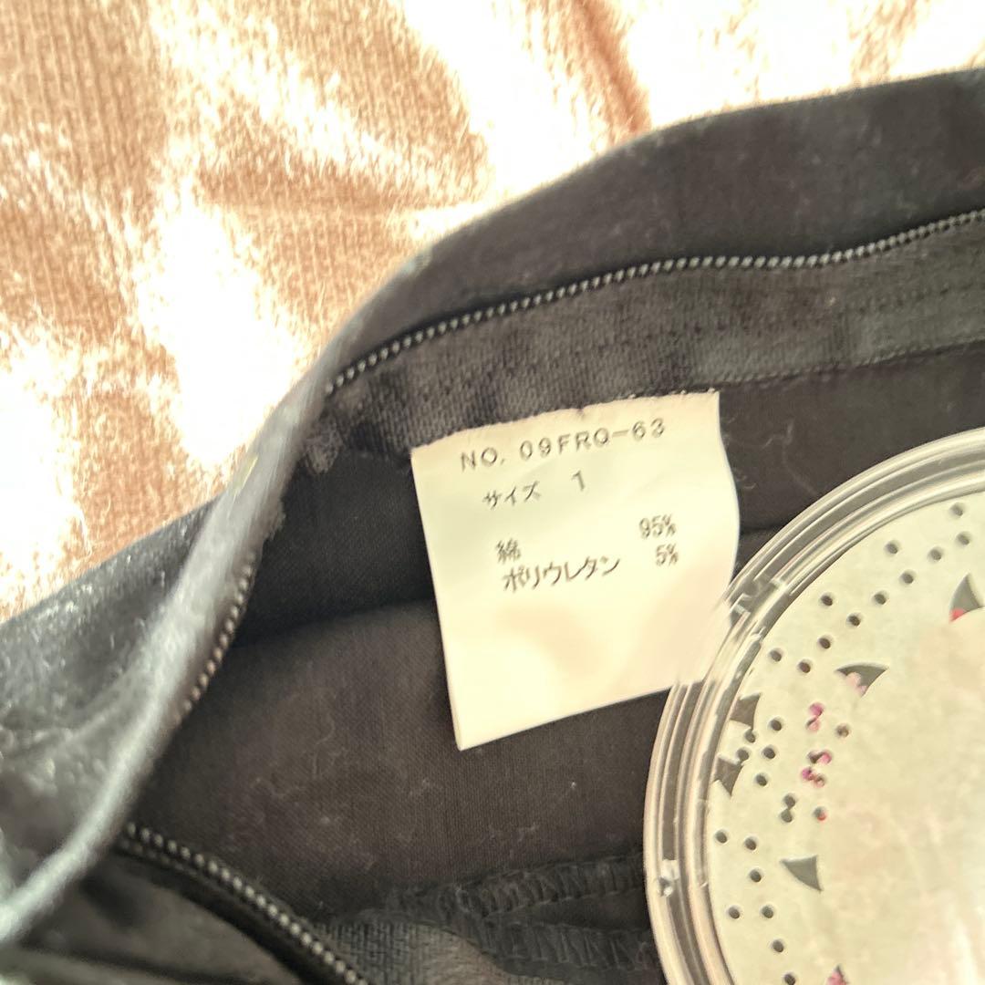 レア　ロアー　roar LOVE AND PEACE ブラッククッションカバー