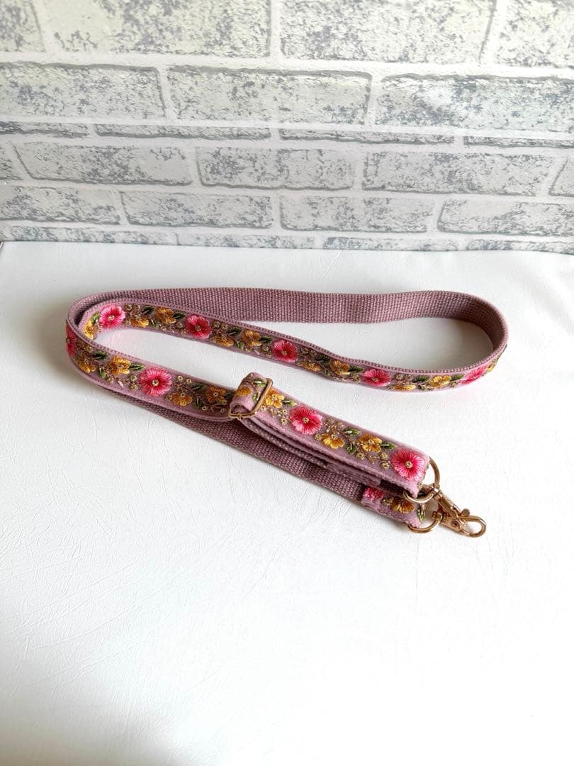 インド刺繍生地とキルティングバッグ インド刺繍リボンショルダーストラップ付き