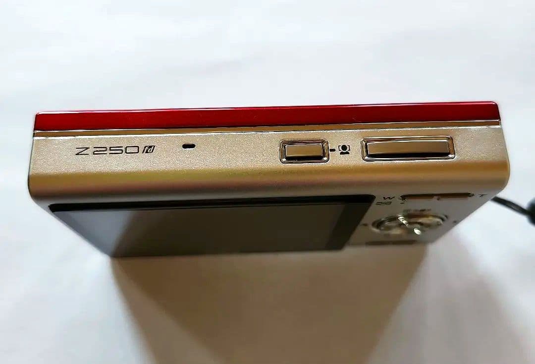 富士フイルム FinePix Z250 レッド