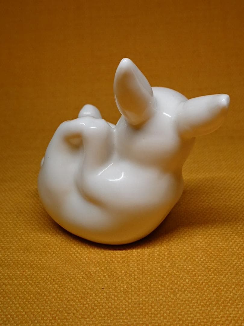 ラビット　ウサギ　兎　白兎　陶器　置物　インテリア　工芸品　美術品　A1387