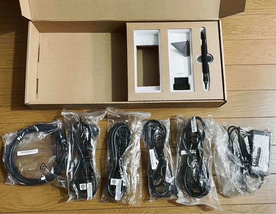 Wacom Cintiq 22 (DTK2260K0D)替え芯二種類