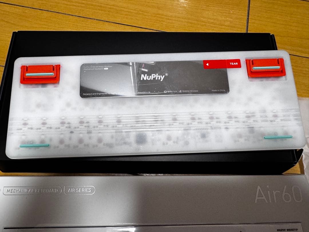 Nuphy Air60 V2 Cowberry軸　有線・無線、Bluetooth