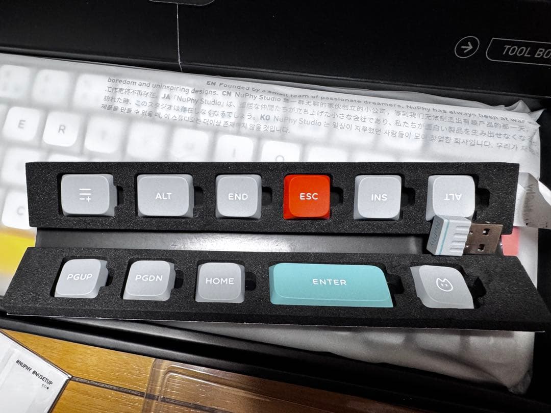 Nuphy Air60 V2 Cowberry軸　有線・無線、Bluetooth