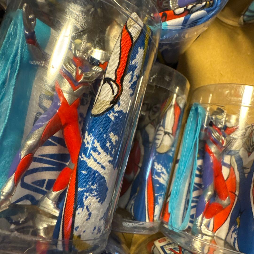 希少⭐︎ウルトラマンダイナ　ハンカチ＆ミニフィギュア 28個　まとめ売り