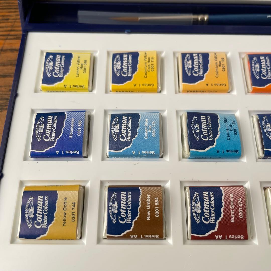 イギリス製　ウィンザー＆ニュートン　水彩　画材セット　絵の具　筆　スケッチブック