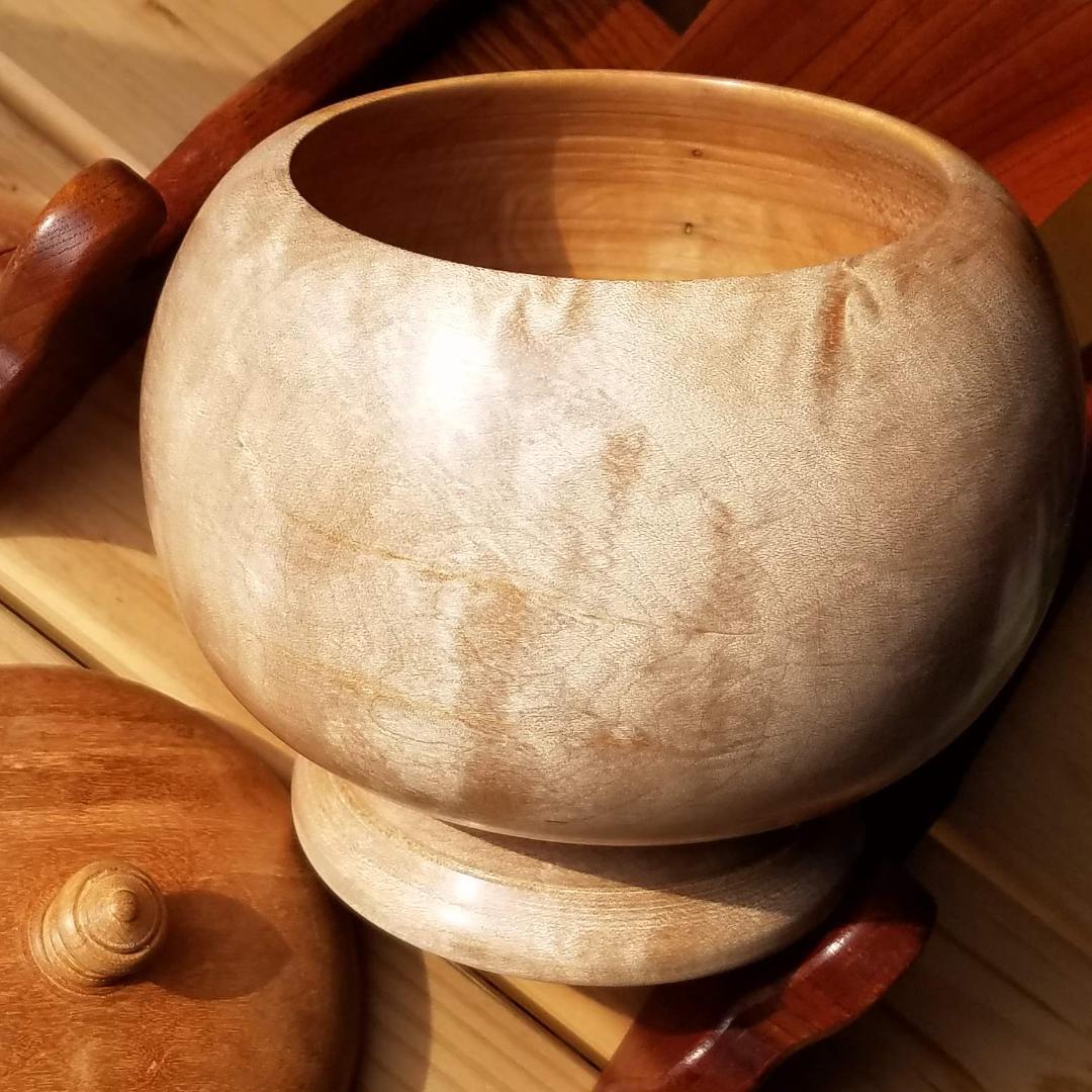 小物入れ 紅葉(モミジ) 球形 足付 幅も高さも約13.8cm 手作り 超銘木
