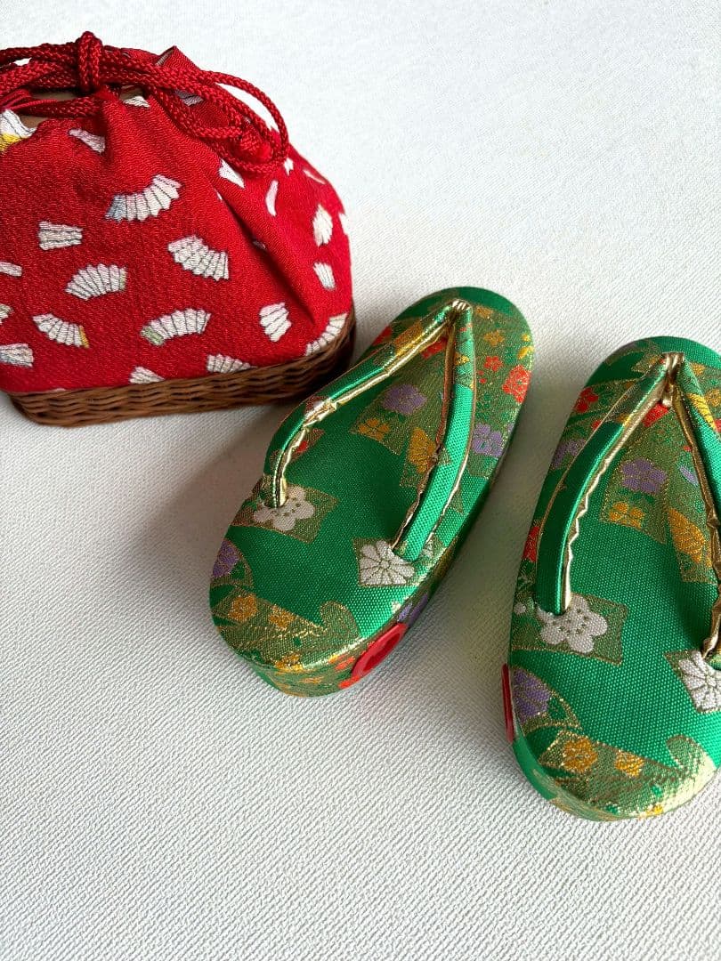 セット　七五三　３歳女の子　きもの　被布　長襦袢付　赤花柄　小物　7052